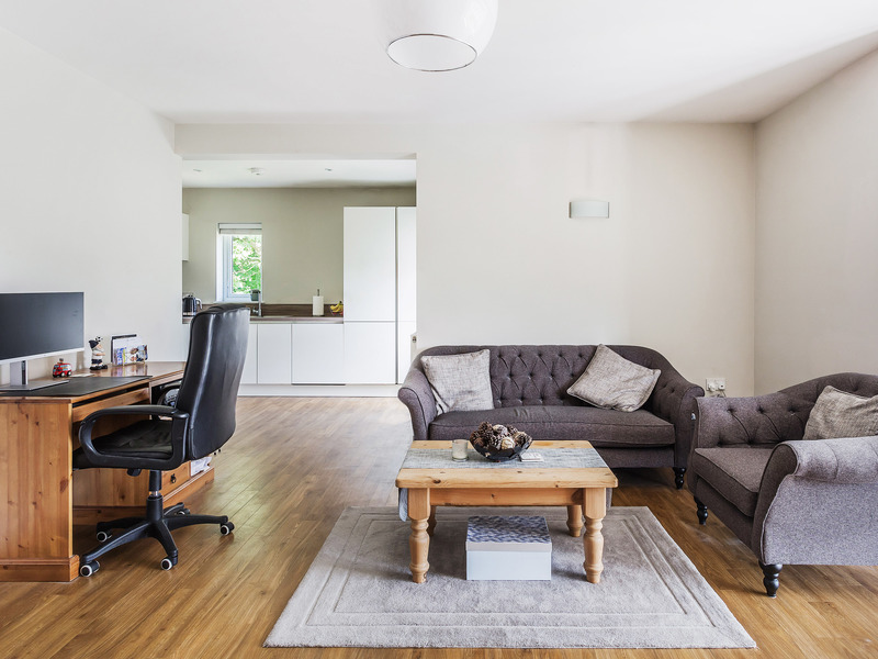 2 Bed Apartment To Rent in Redhill